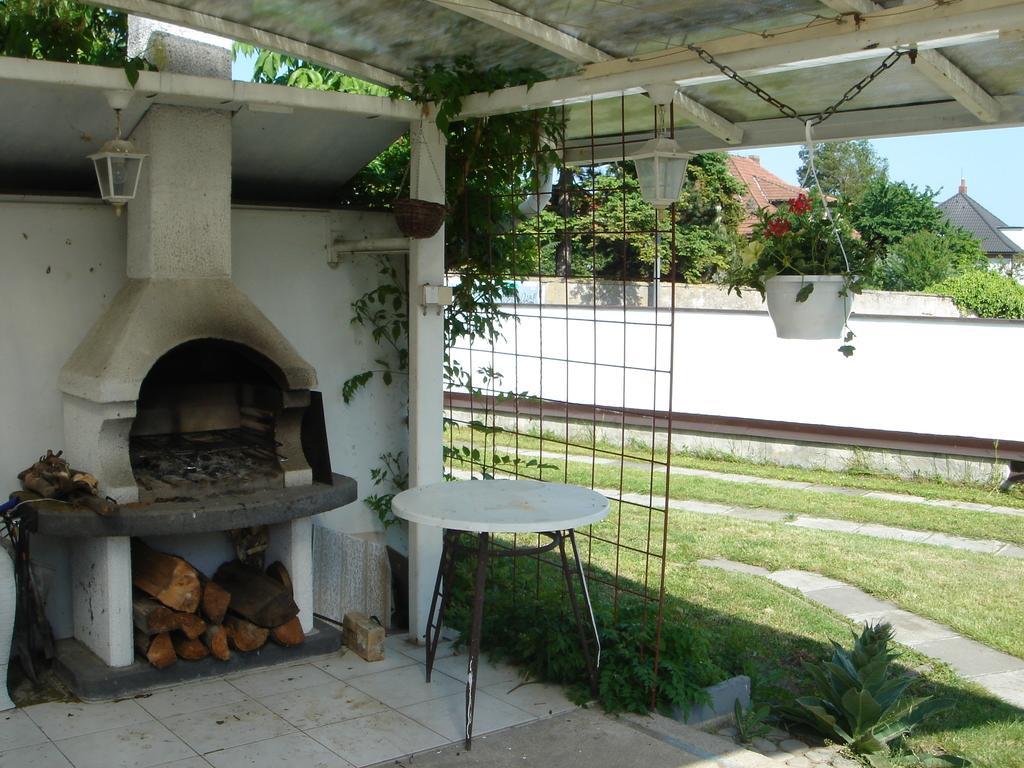 Dum V Podzamci Daire Mělník Oda fotoğraf